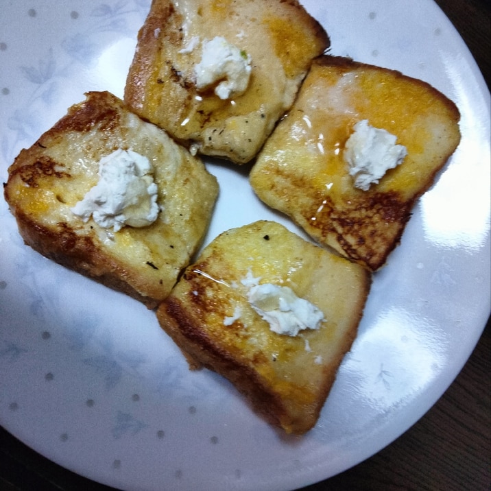 フレンチトースト クリームチーズのせて